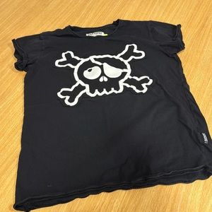 Nununu light t-shirt, size 10/11. Gentle used condition.